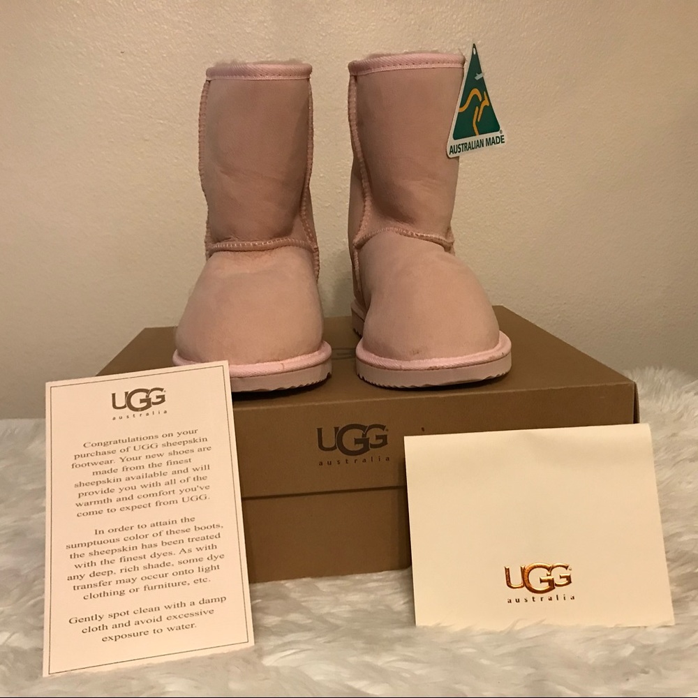 BRAND NEW CLASSIC SHORT UGG SHOES (Pink)
